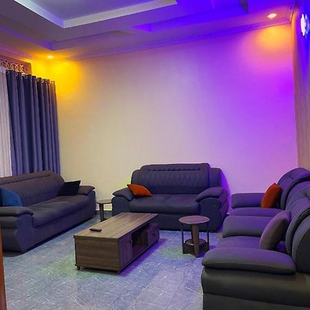 Zeo Airbnb - Cheap Apartment In キガリ エクステリア 写真