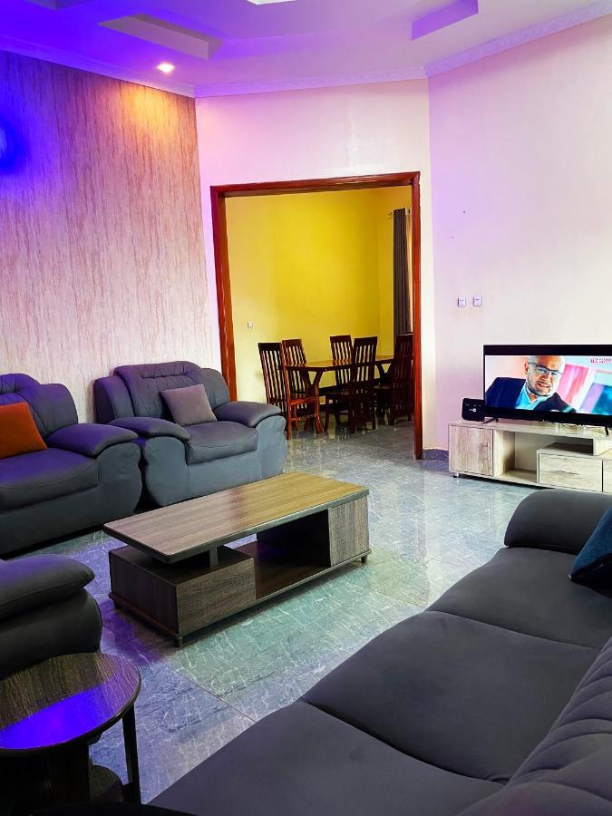 Zeo Airbnb - Cheap Apartment In キガリ エクステリア 写真
